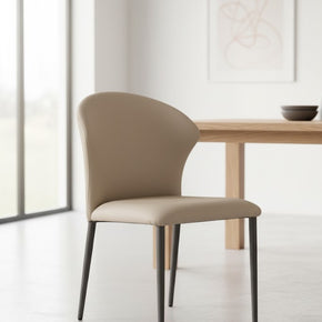 Chaise de salle à manger beige à dossier arrondi