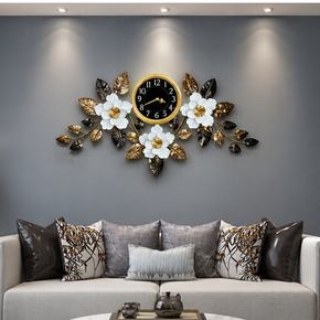 Horloge Murale en Fer avec Fleurs Dorées et Blanches