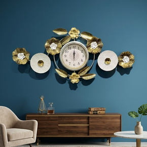 Horloge Murale Fleurie en Métal Doré