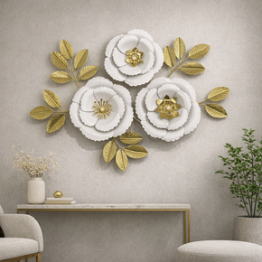 Décoration Murale 3 Fleurs Blanches et Dorées en Métal