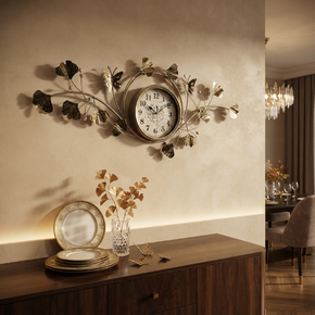Horloge Murale Design Ginkgo Biloba et Papillons – Métal Doré Élégant