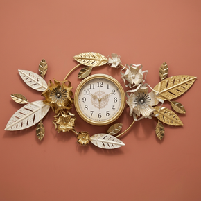 Horloge Murale Design Floral en Métal Doré – Style Art Déco Élégant